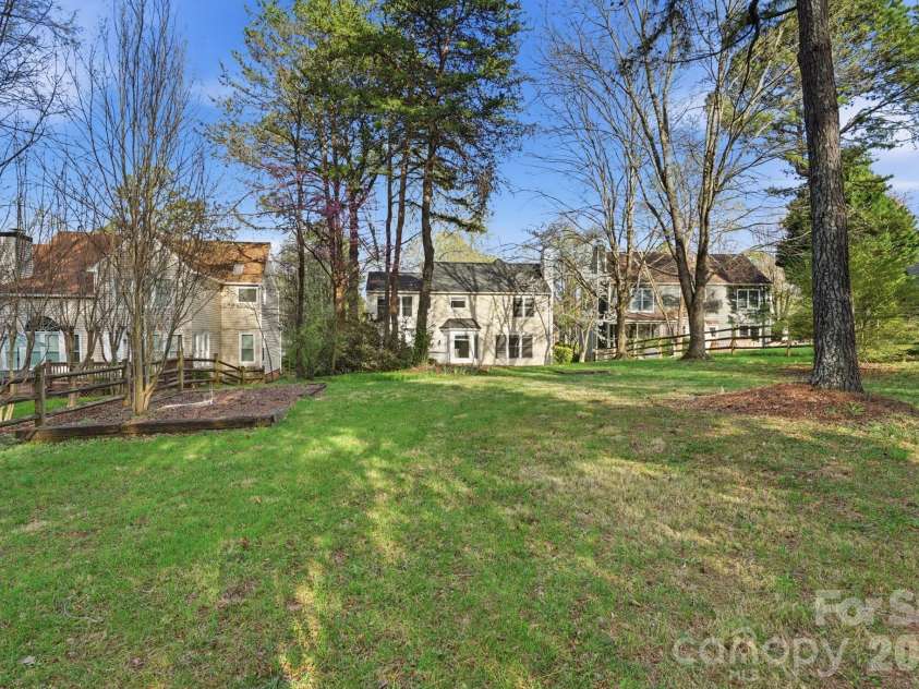 4915 Benthaven Lane, Charlotte, NC 28269.  MLS# CAR4357393, YatesRealty ID 14802. 