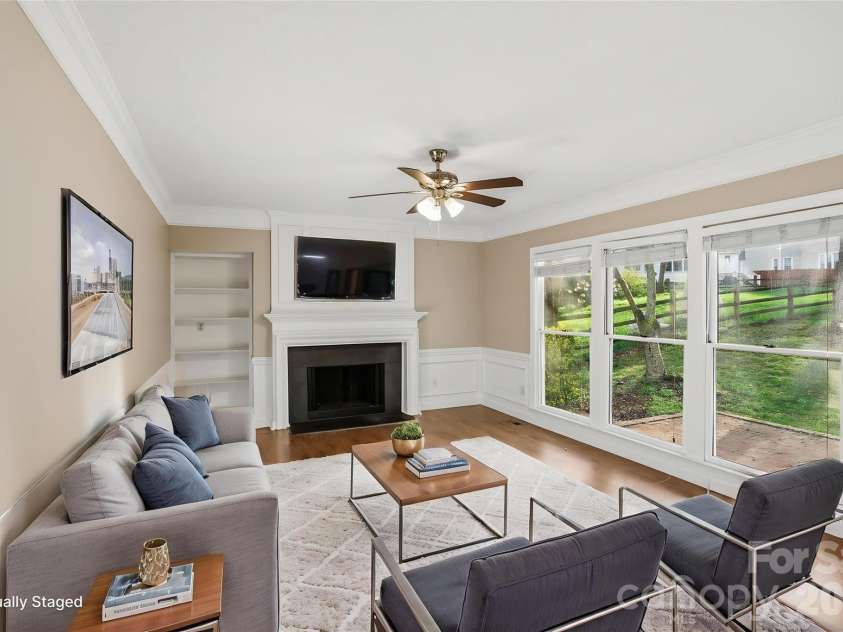 4915 Benthaven Lane, Charlotte, NC 28269.  MLS# CAR4357393, YatesRealty ID 14802. Virtually Staged