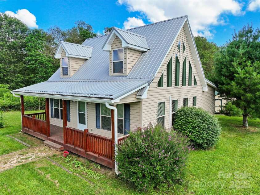 715 Windswept Ridge Road, Canton, NC 28716.  MLS# CAR4279065, YatesRealty ID 14802. 