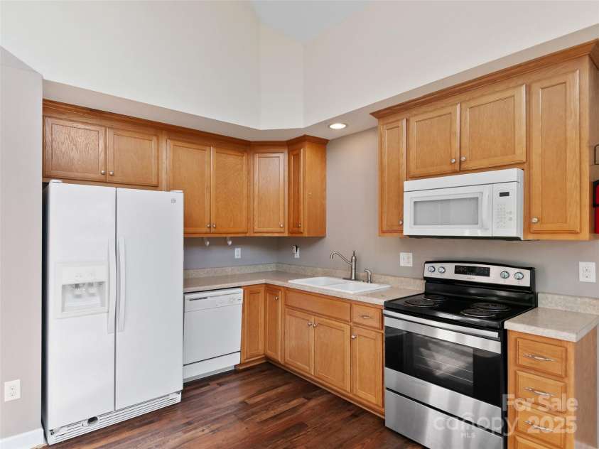 715 Windswept Ridge Road, Canton, NC 28716.  MLS# CAR4279065, YatesRealty ID 14802. 