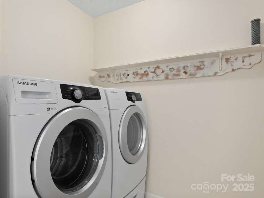 715 Windswept Ridge Road, Canton, NC 28716.  MLS# CAR4279065, YatesRealty ID 14802. 