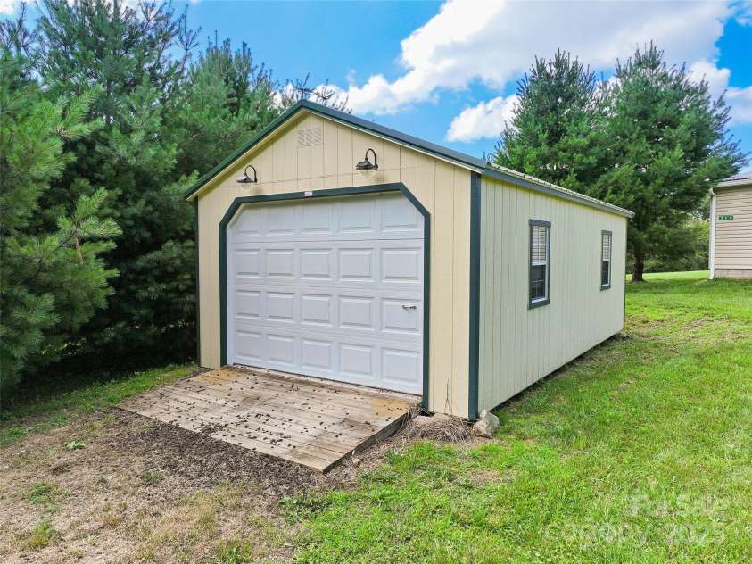 715 Windswept Ridge Road, Canton, NC 28716.  MLS# CAR4279065, YatesRealty ID 14802. 