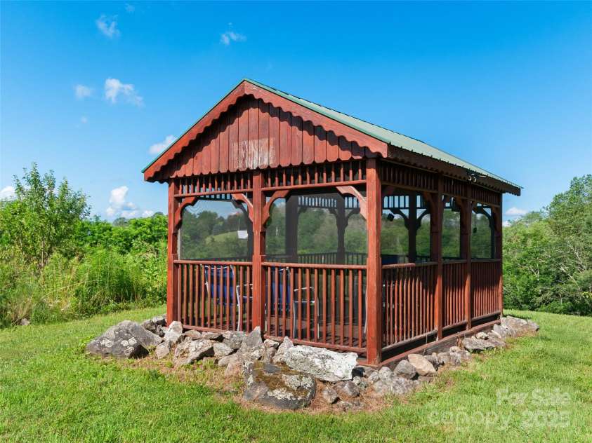 715 Windswept Ridge Road, Canton, NC 28716.  MLS# CAR4279065, YatesRealty ID 14802. 