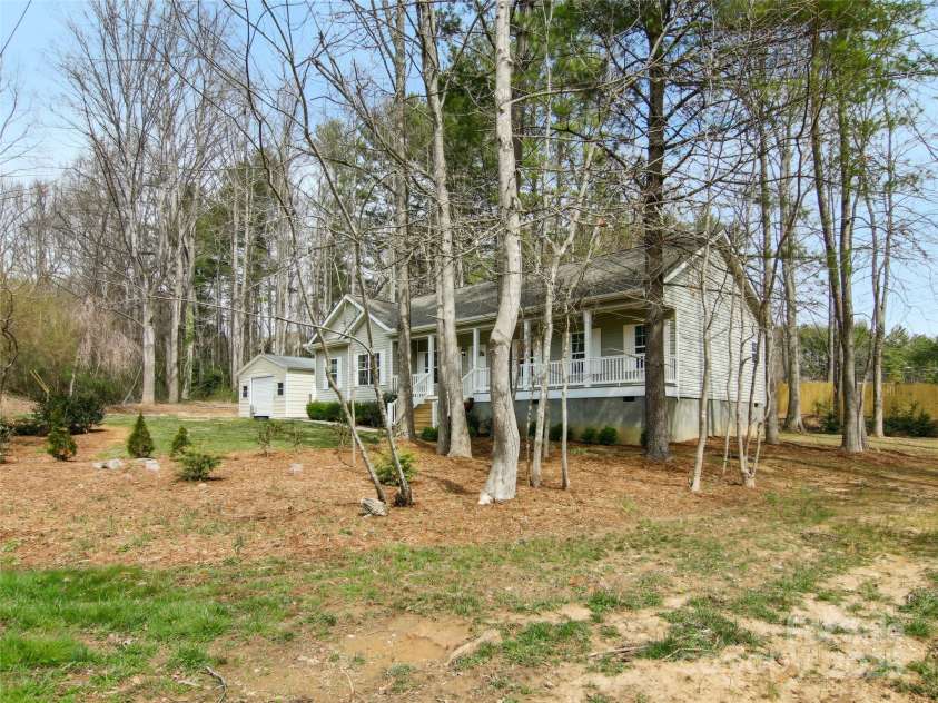 14 Fox Run Drive, Fairview, NC 28730.  MLS# CAR4237323, YatesRealty ID 14804. 