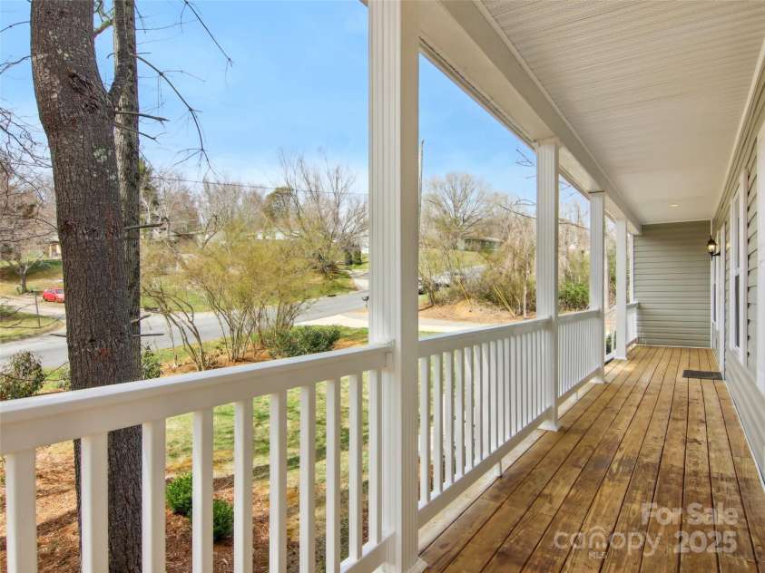 14 Fox Run Drive, Fairview, NC 28730.  MLS# CAR4237323, YatesRealty ID 14804. 