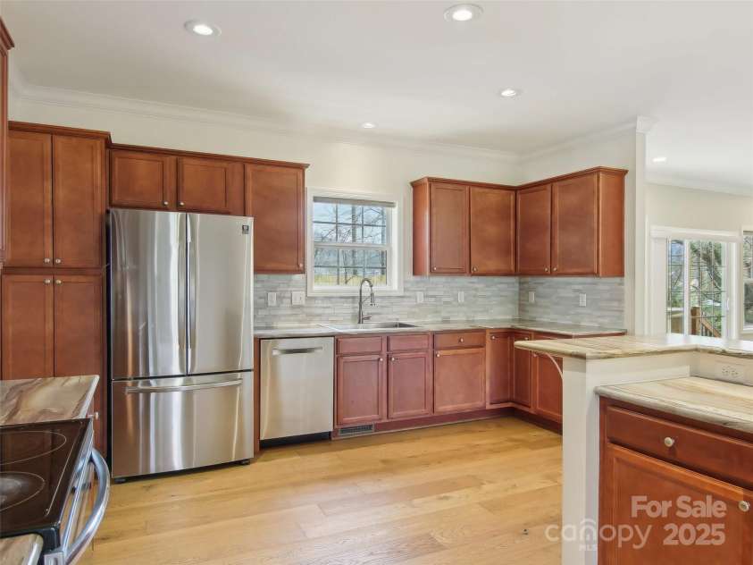 14 Fox Run Drive, Fairview, NC 28730.  MLS# CAR4237323, YatesRealty ID 14804. 