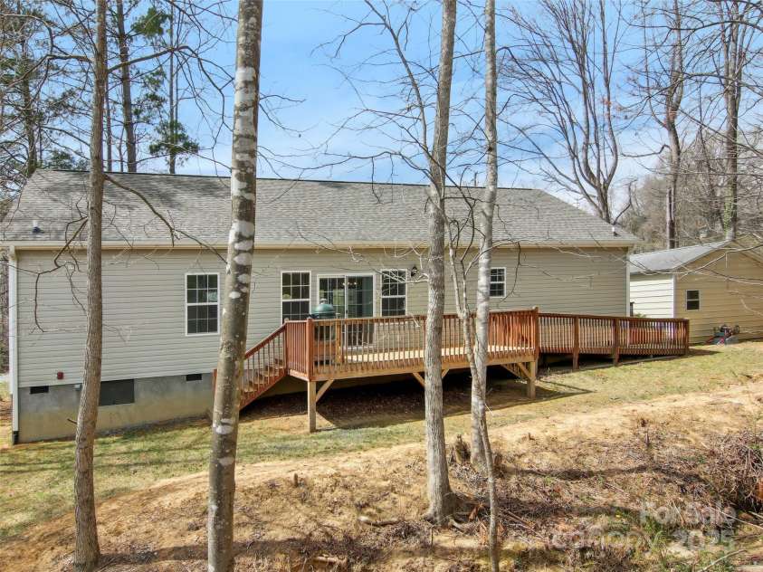 14 Fox Run Drive, Fairview, NC 28730.  MLS# CAR4237323, YatesRealty ID 14804. Deck with ramp