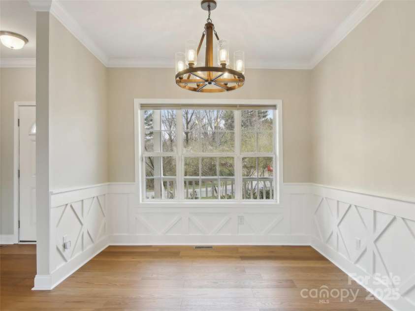 14 Fox Run Drive, Fairview, NC 28730.  MLS# CAR4237323, YatesRealty ID 14804. Dining room