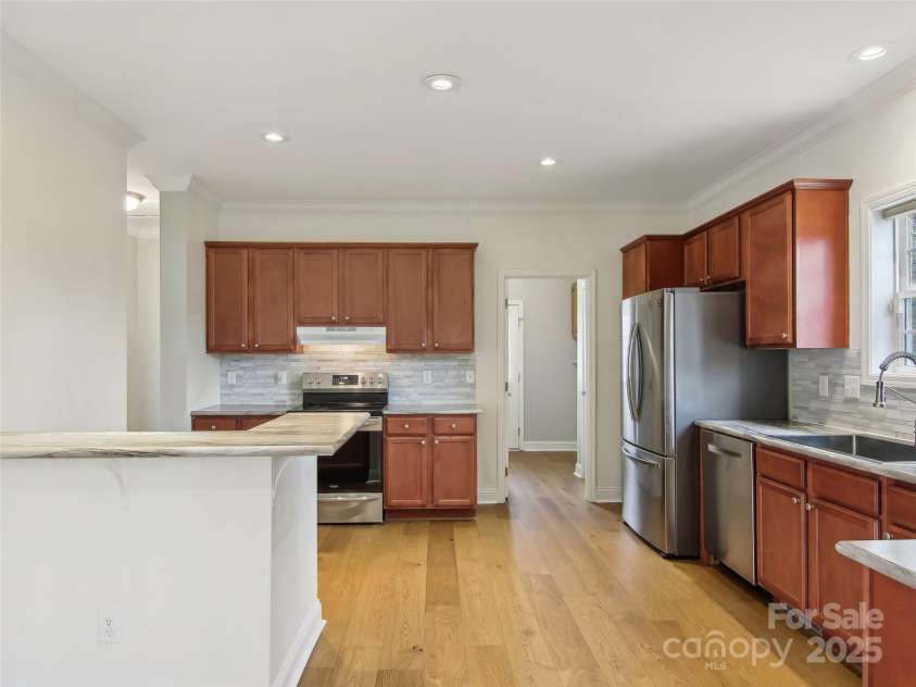 14 Fox Run Drive, Fairview, NC 28730.  MLS# CAR4237323, YatesRealty ID 14804. Kitchen with breakfast bar