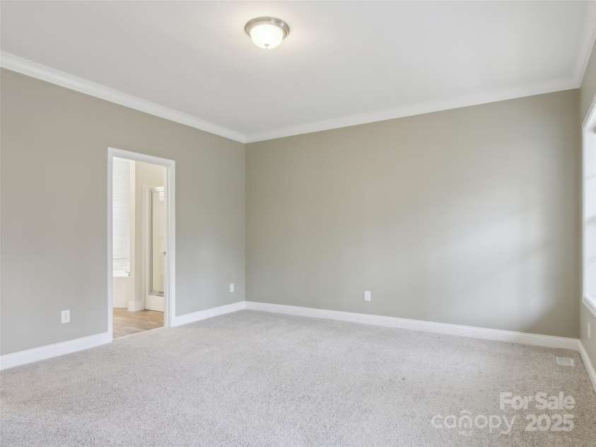 14 Fox Run Drive, Fairview, NC 28730.  MLS# CAR4237323, YatesRealty ID 14804. Primary bedroom