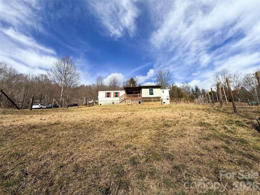 3476 Possum Trot Road, Burnsville, NC 28714.  MLS# CAR4342624, YatesRealty ID 14804. 