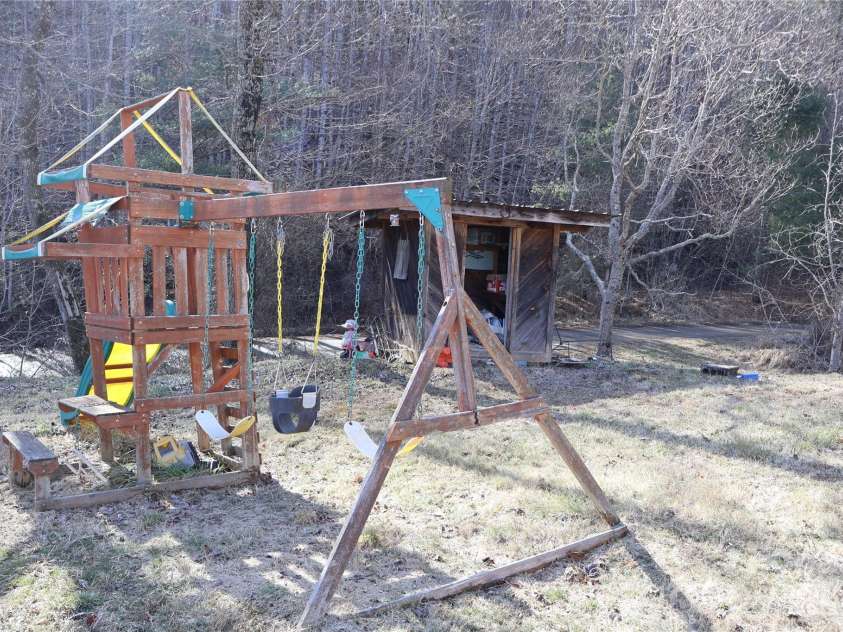 3476 Possum Trot Road, Burnsville, NC 28714.  MLS# CAR4342624, YatesRealty ID 14804. 
