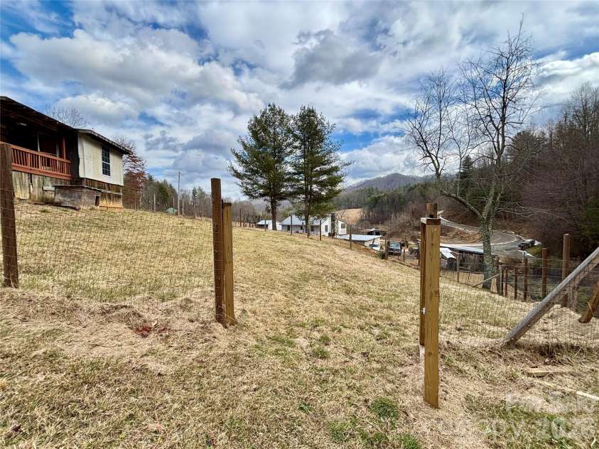 3476 Possum Trot Road, Burnsville, NC 28714.  MLS# CAR4342624, YatesRealty ID 14804. 