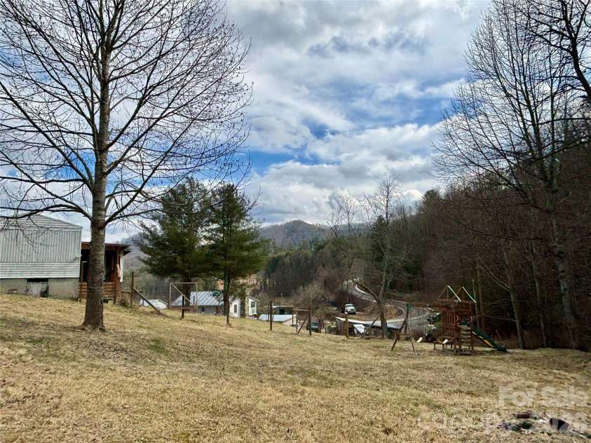 3476 Possum Trot Road, Burnsville, NC 28714.  MLS# CAR4342624, YatesRealty ID 14804. 