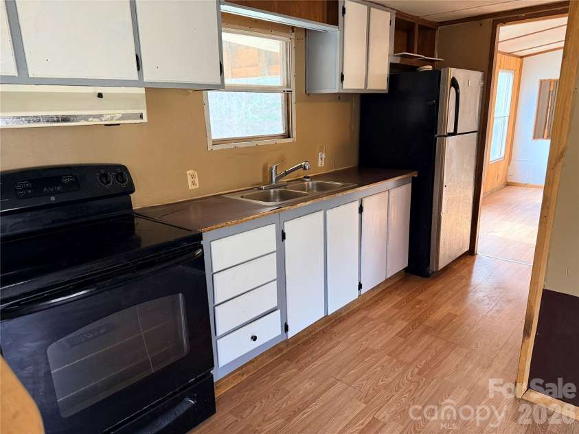 3476 Possum Trot Road, Burnsville, NC 28714.  MLS# CAR4342624, YatesRealty ID 14804. 