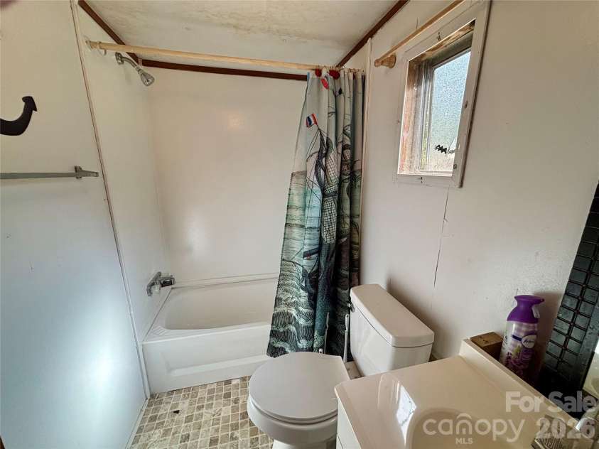 3476 Possum Trot Road, Burnsville, NC 28714.  MLS# CAR4342624, YatesRealty ID 14804. 