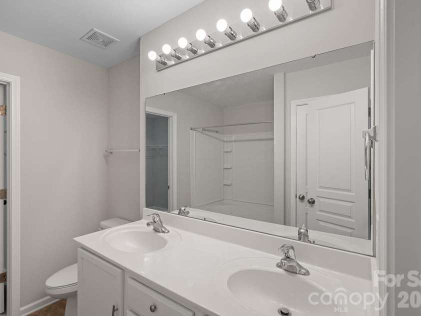 14227 Drake Watch Lane, Charlotte, NC 28262.  MLS# CAR4344722, YatesRealty ID 14805. Primary bath