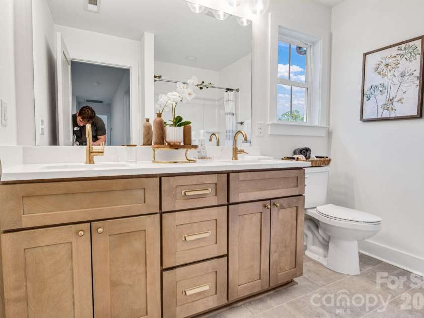 1500 Nectar Way, Kannapolis, NC 28083.  MLS# CAR4253065, YatesRealty ID 14808. Guest Bathroom 