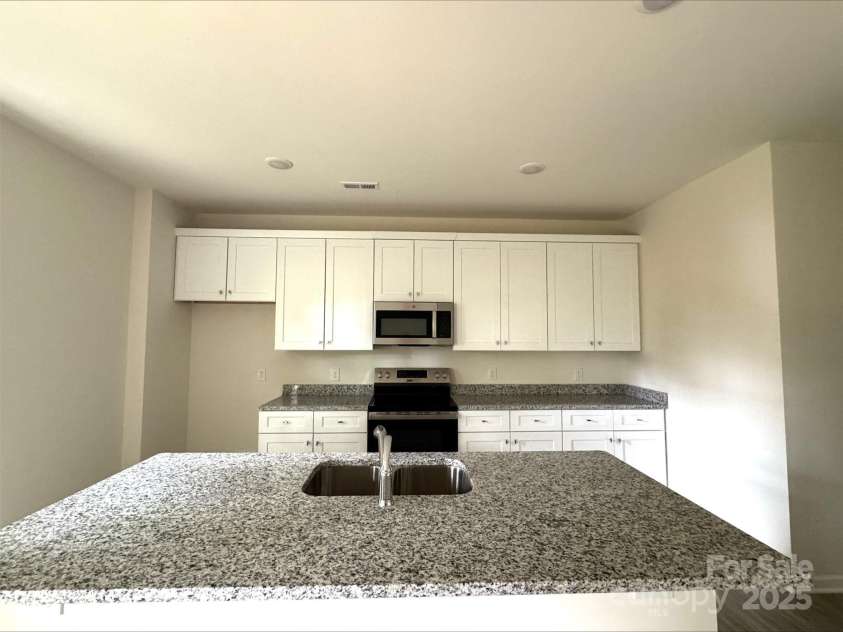 164 Wildwood Loop, Statesville, NC 28677.  MLS# CAR4203162, YatesRealty ID 14808. Kitchen