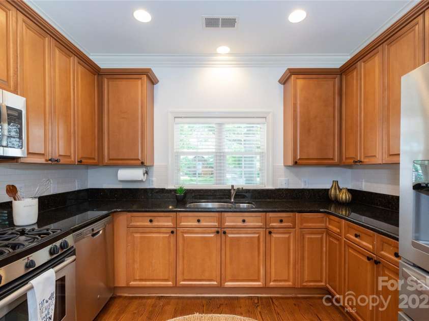 2412 Chesterfield Avenue, Charlotte, NC 28205.  MLS# CAR4260794, YatesRealty ID 14809. 