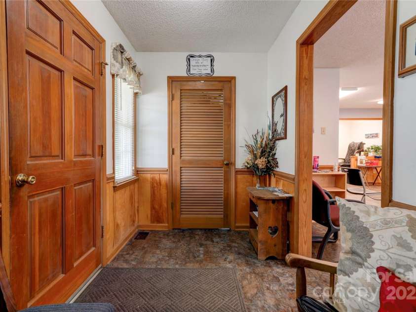 4009 Polkville Road, Shelby, NC 28150.  MLS# CAR4229032, YatesRealty ID 1481. Lobby