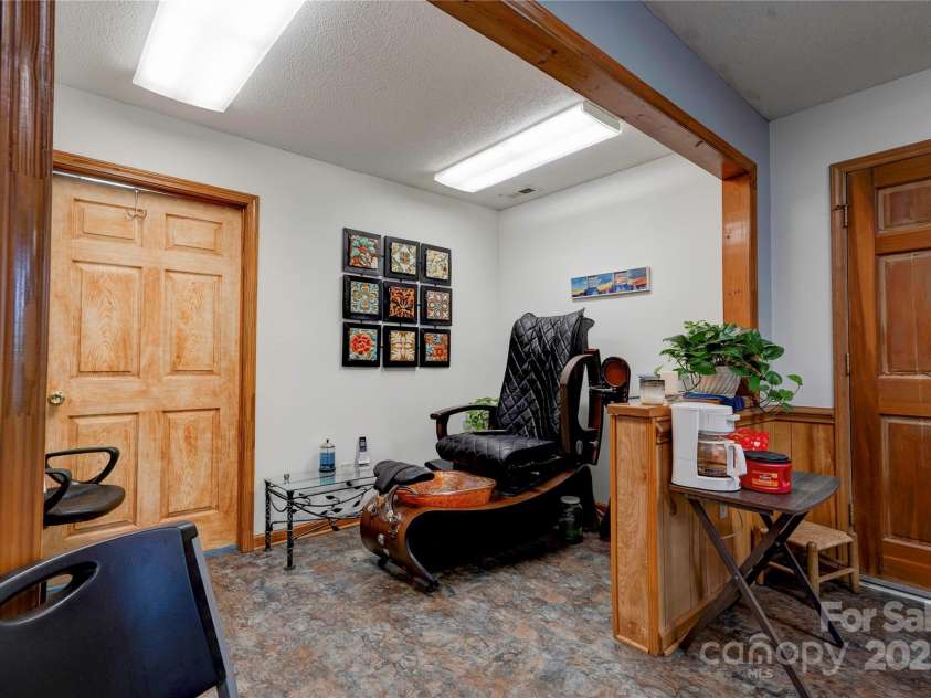 4009 Polkville Road, Shelby, NC 28150.  MLS# CAR4229032, YatesRealty ID 1481. Pedicure Room