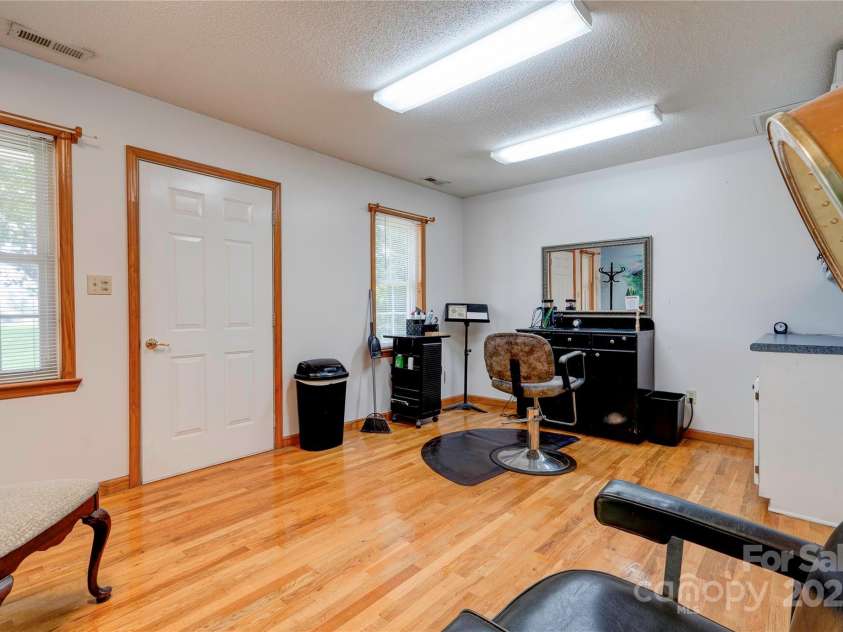 4009 Polkville Road, Shelby, NC 28150.  MLS# CAR4229032, YatesRealty ID 1481. Seperate Room