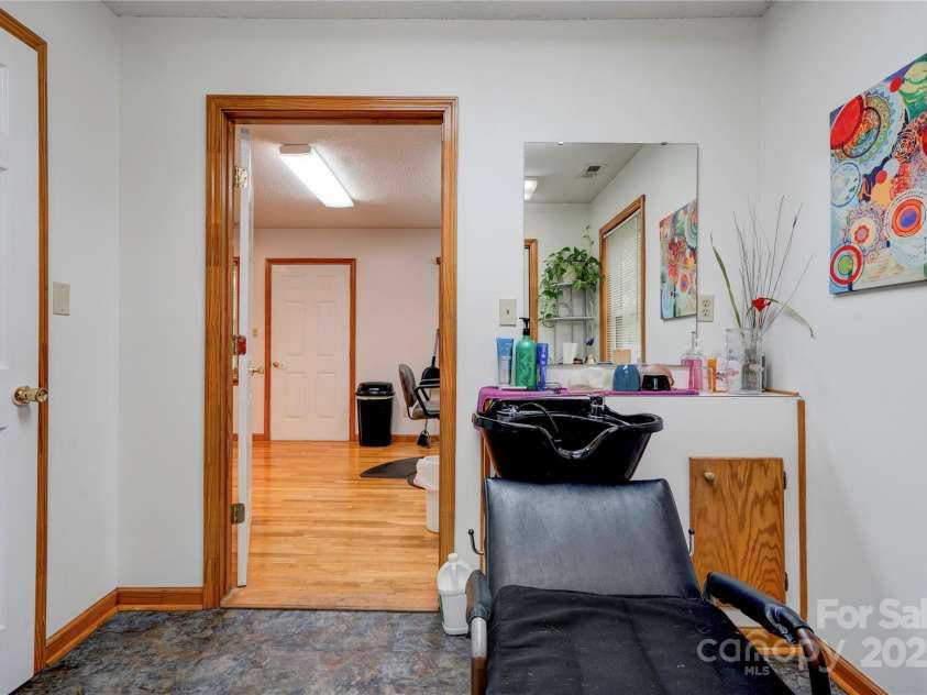4009 Polkville Road, Shelby, NC 28150.  MLS# CAR4229032, YatesRealty ID 1481. Seperate Room