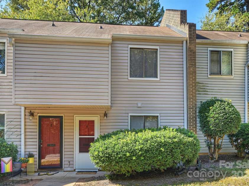 951 Hollywood Street, Charlotte, NC 28211.  MLS# CAR4312884, YatesRealty ID 1481. 