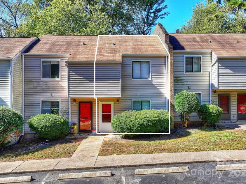 951 Hollywood Street, Charlotte, NC 28211.  MLS# CAR4312884, YatesRealty ID 1481. 
