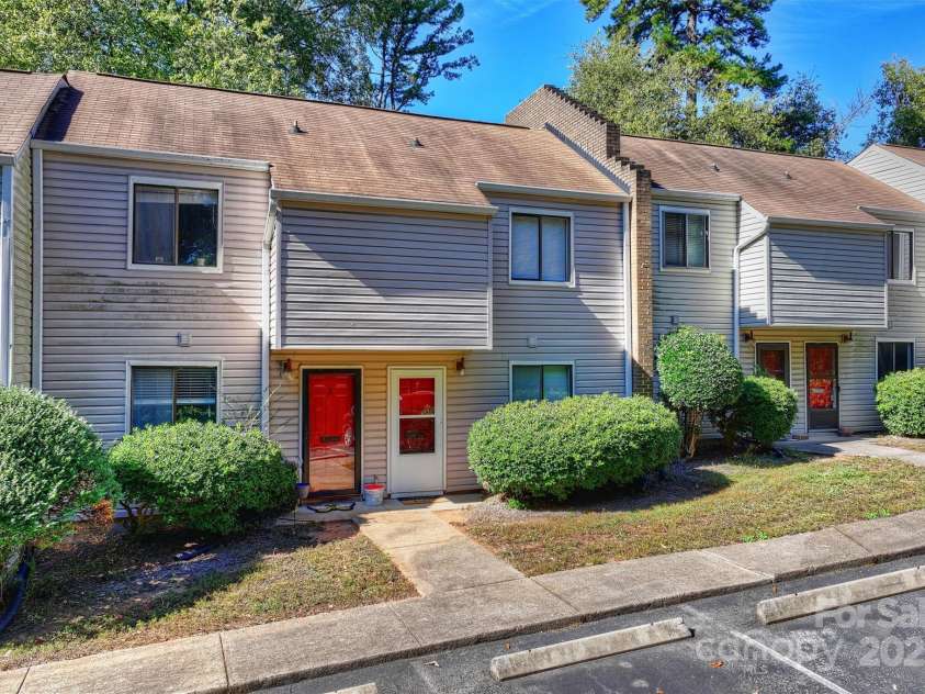 951 Hollywood Street, Charlotte, NC 28211.  MLS# CAR4312884, YatesRealty ID 1481. 