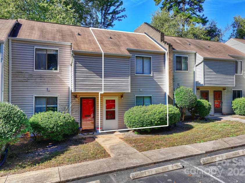 951 Hollywood Street, Charlotte, NC 28211.  MLS# CAR4312884, YatesRealty ID 1481. 