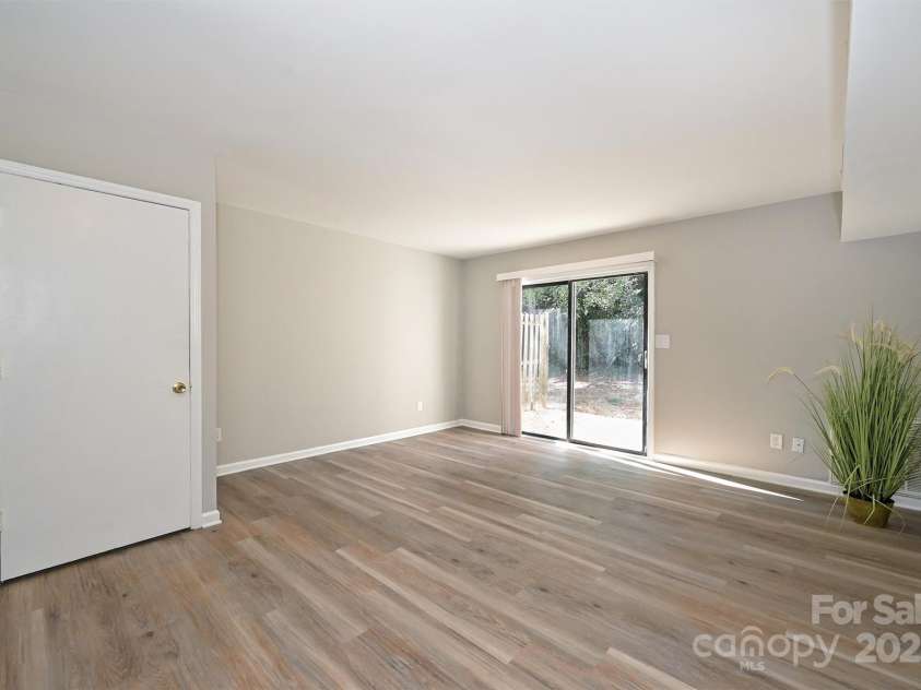 951 Hollywood Street, Charlotte, NC 28211.  MLS# CAR4312884, YatesRealty ID 1481. 