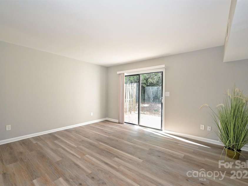 951 Hollywood Street, Charlotte, NC 28211.  MLS# CAR4312884, YatesRealty ID 1481. 