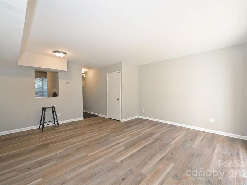 951 Hollywood Street, Charlotte, NC 28211.  MLS# CAR4312884, YatesRealty ID 1481. 