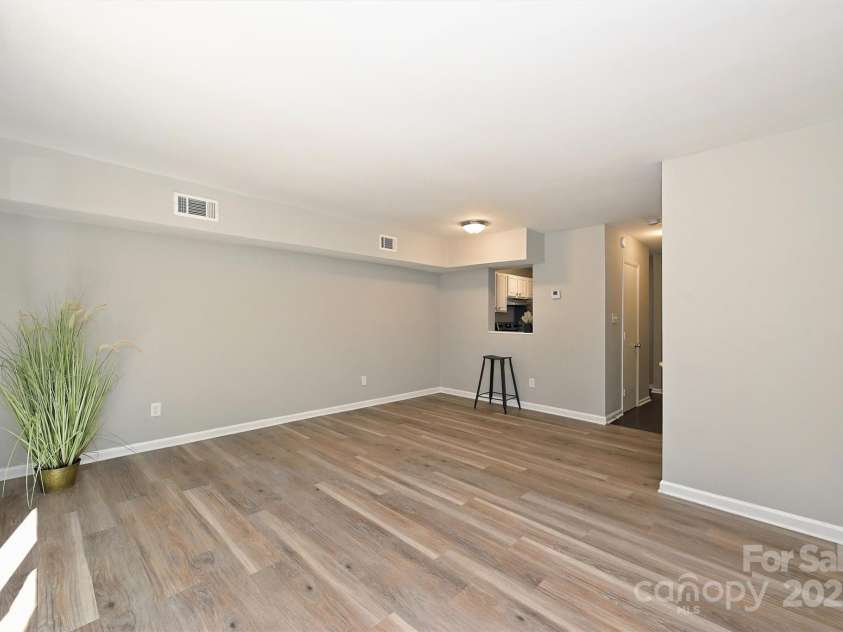 951 Hollywood Street, Charlotte, NC 28211.  MLS# CAR4312884, YatesRealty ID 1481. 