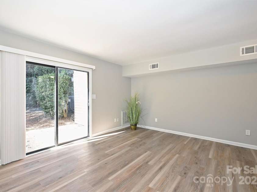 951 Hollywood Street, Charlotte, NC 28211.  MLS# CAR4312884, YatesRealty ID 1481. 