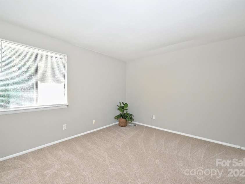 951 Hollywood Street, Charlotte, NC 28211.  MLS# CAR4312884, YatesRealty ID 1481. 