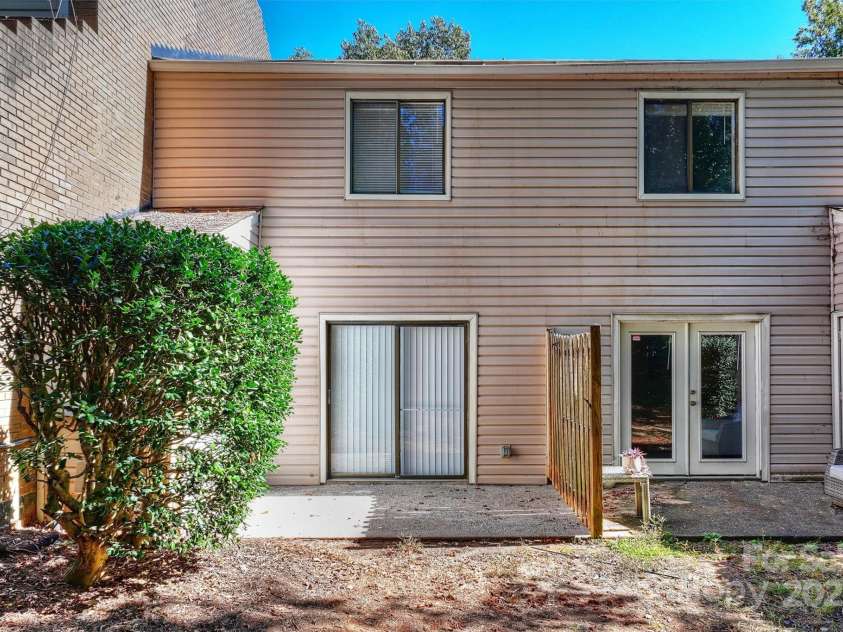 951 Hollywood Street, Charlotte, NC 28211.  MLS# CAR4312884, YatesRealty ID 1481. 