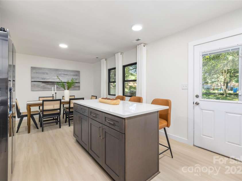 3801 Woodleaf Road, Charlotte, NC 28205.  MLS# CAR4245324, YatesRealty ID 14812. 