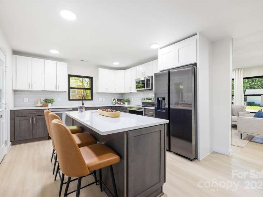 3801 Woodleaf Road, Charlotte, NC 28205.  MLS# CAR4245324, YatesRealty ID 14812. 