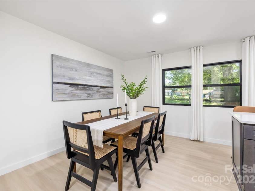 3801 Woodleaf Road, Charlotte, NC 28205.  MLS# CAR4245324, YatesRealty ID 14812. 