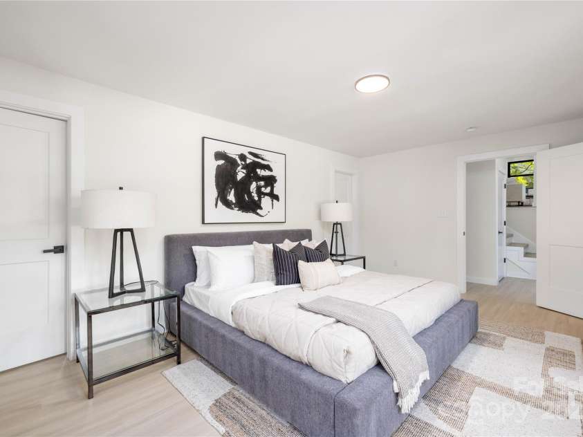 3801 Woodleaf Road, Charlotte, NC 28205.  MLS# CAR4245324, YatesRealty ID 14812. 
