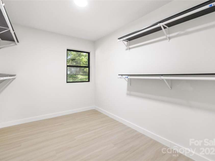 3801 Woodleaf Road, Charlotte, NC 28205.  MLS# CAR4245324, YatesRealty ID 14812. 