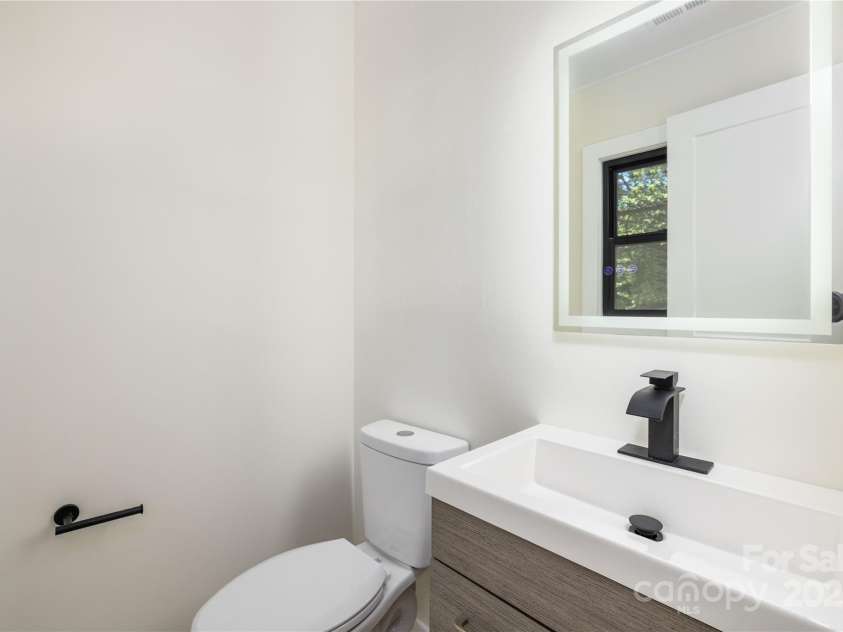 3801 Woodleaf Road, Charlotte, NC 28205.  MLS# CAR4245324, YatesRealty ID 14812. 
