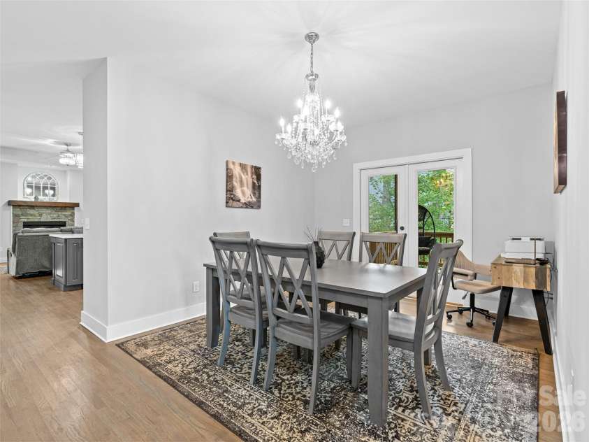 139 Clay Street, Fairview, NC 28730.  MLS# CAR4308296, YatesRealty ID 14813. Dining area