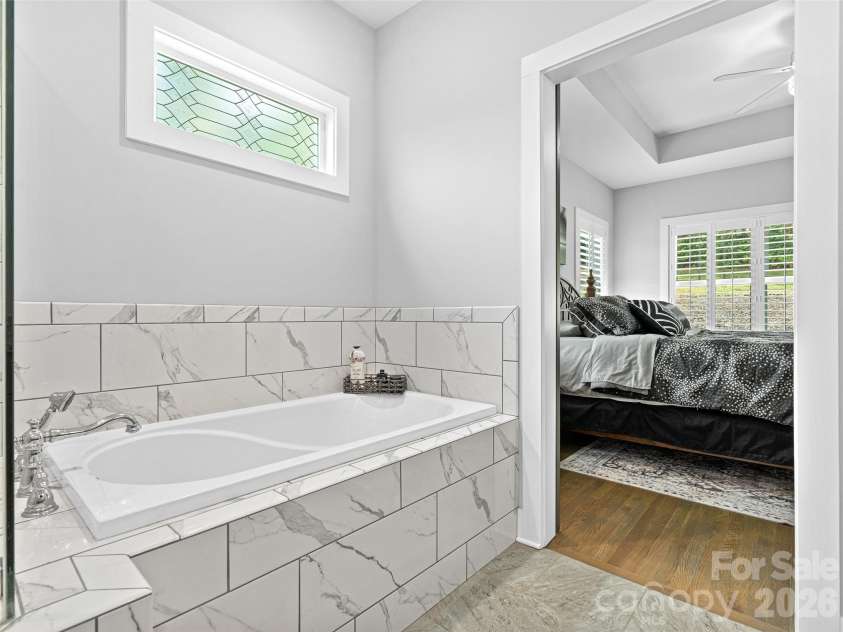 139 Clay Street, Fairview, NC 28730.  MLS# CAR4308296, YatesRealty ID 14813. Large soaking tub in primary bath.