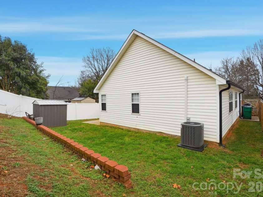1513 Dendy Lane, Pineville, NC 28134.  MLS# CAR4337003, YatesRealty ID 14814. 
