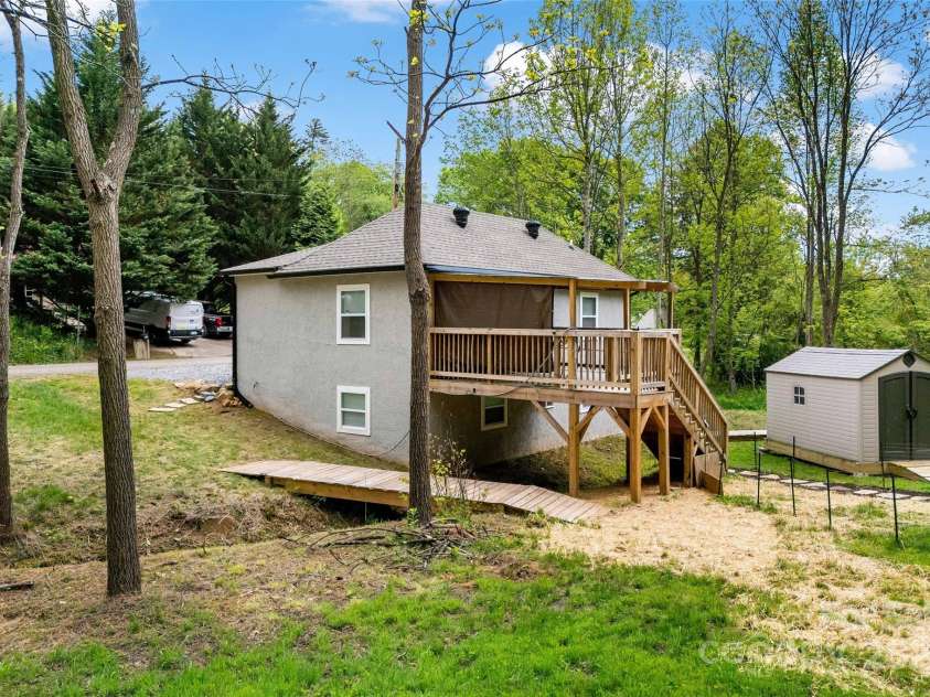 153 Arrowood Corner Road, Mars Hill, NC 28754.  MLS# CAR4283889, YatesRealty ID 14815. 