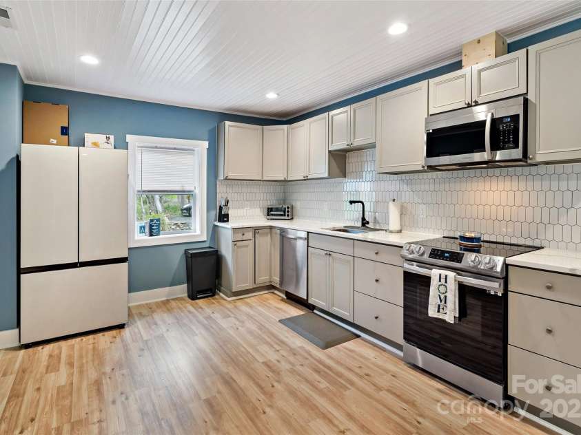 153 Arrowood Corner Road, Mars Hill, NC 28754.  MLS# CAR4283889, YatesRealty ID 14815. 